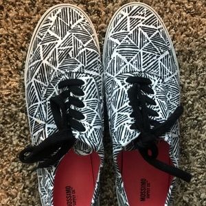 Mossimo casual sneakers